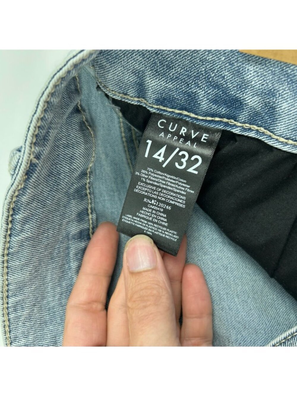 NWT Curve Appeal High Rise Wide Leg Jeans with Scalloped Embroidered Hems 14/32 - Picture 11 of 16
